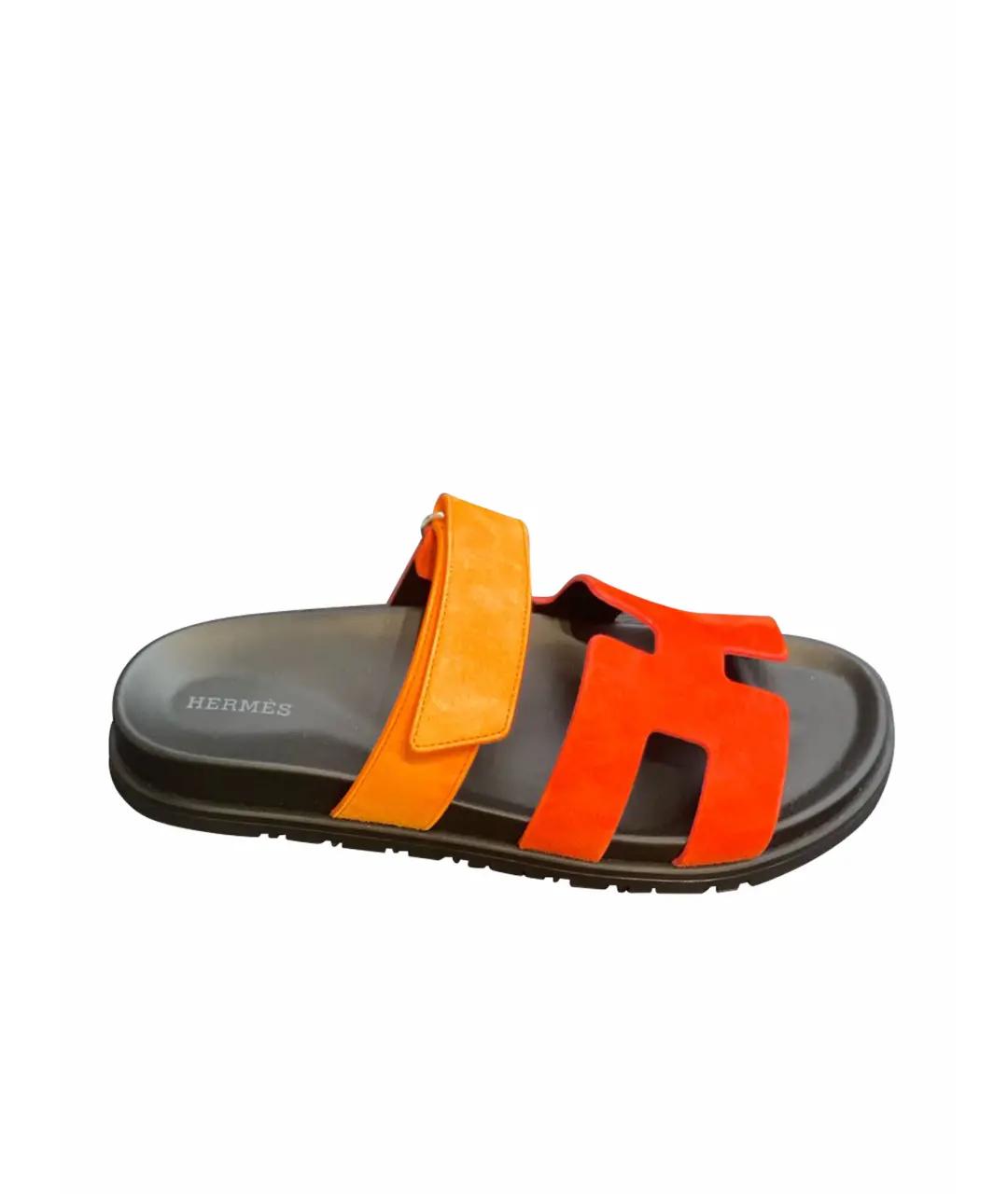 Шлепанцы
Шлепанцы