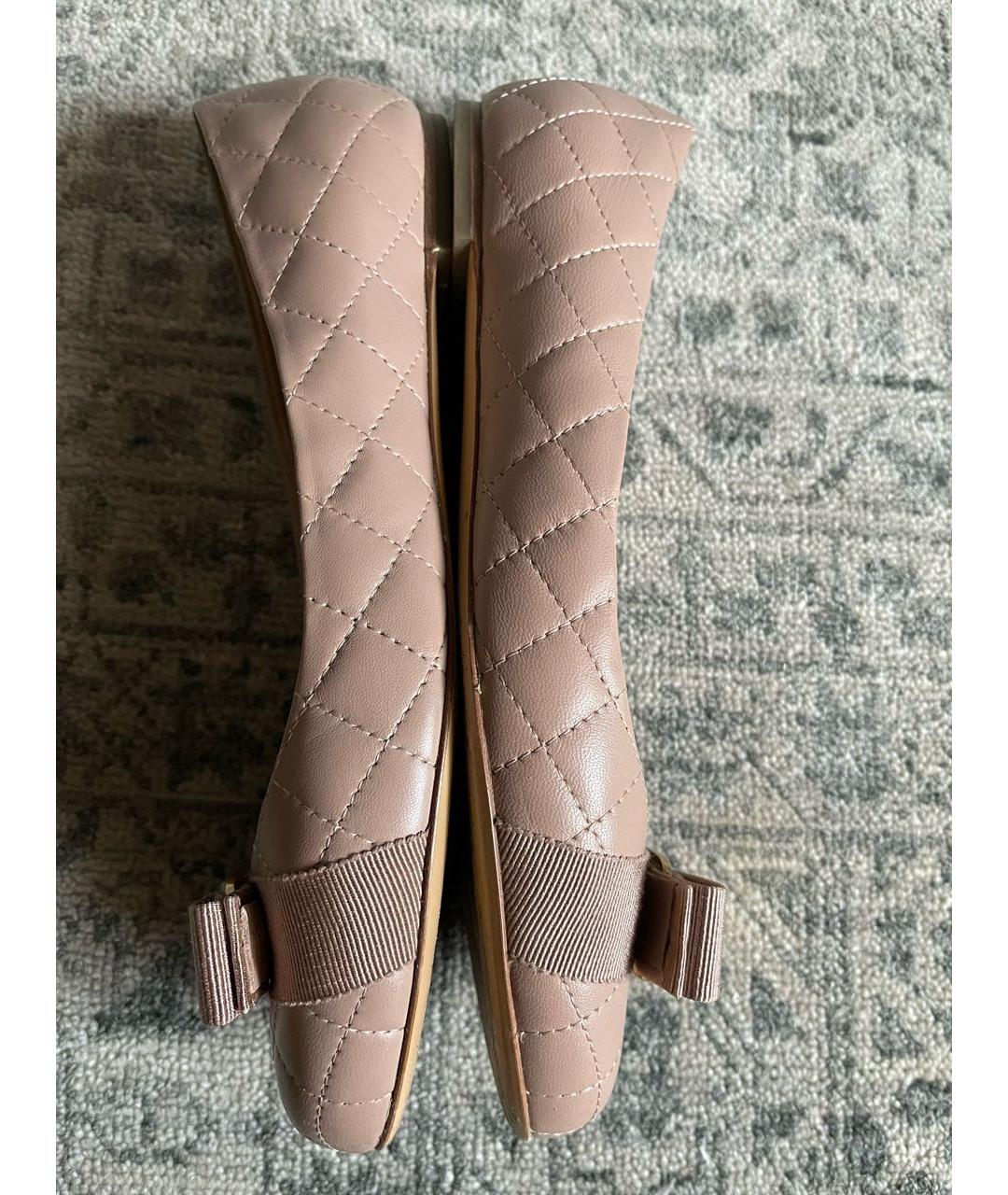 FERRAGAMO Бежевые кожаные балетки, фото 7