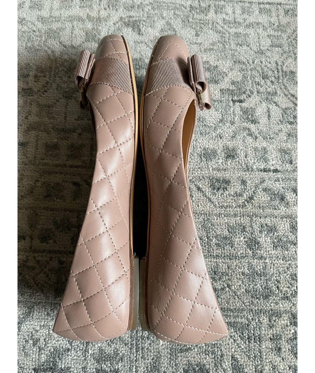 FERRAGAMO Бежевые кожаные балетки, фото 6