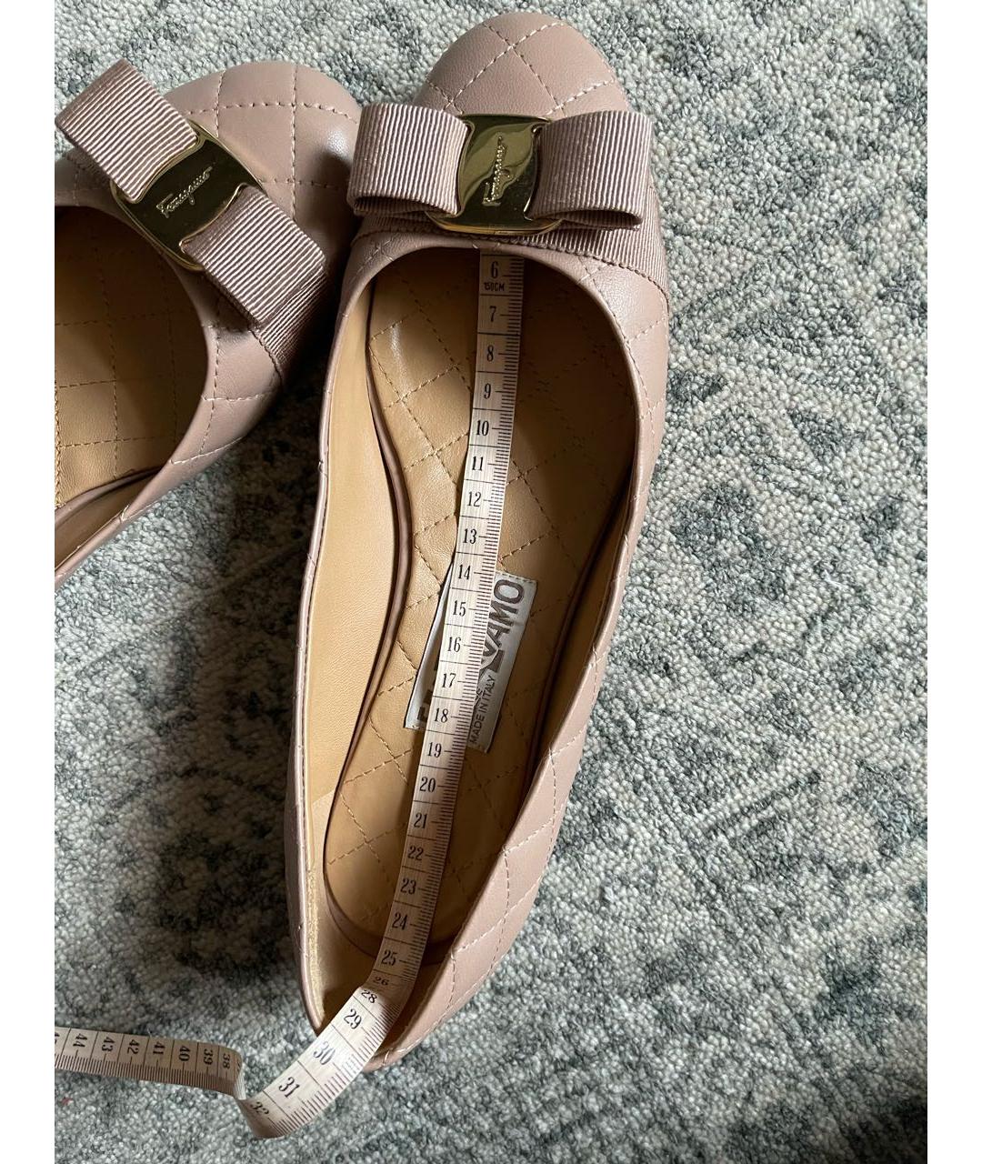FERRAGAMO Бежевые кожаные балетки, фото 8