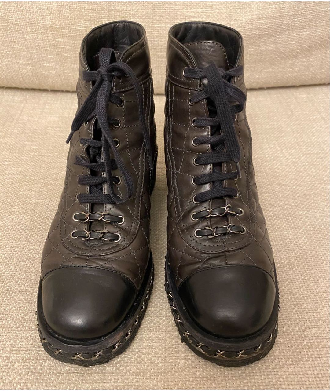 CHANEL PRE-OWNED Антрацитовые кожаные ботинки, фото 2