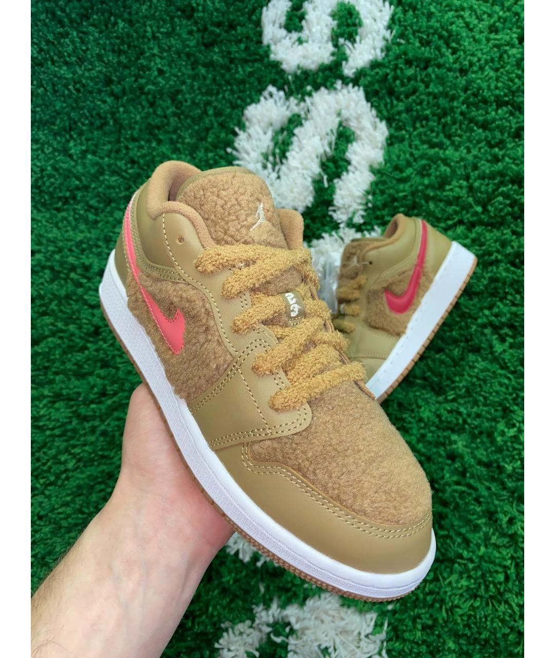 Air jordan 1 low coral gold hotsell