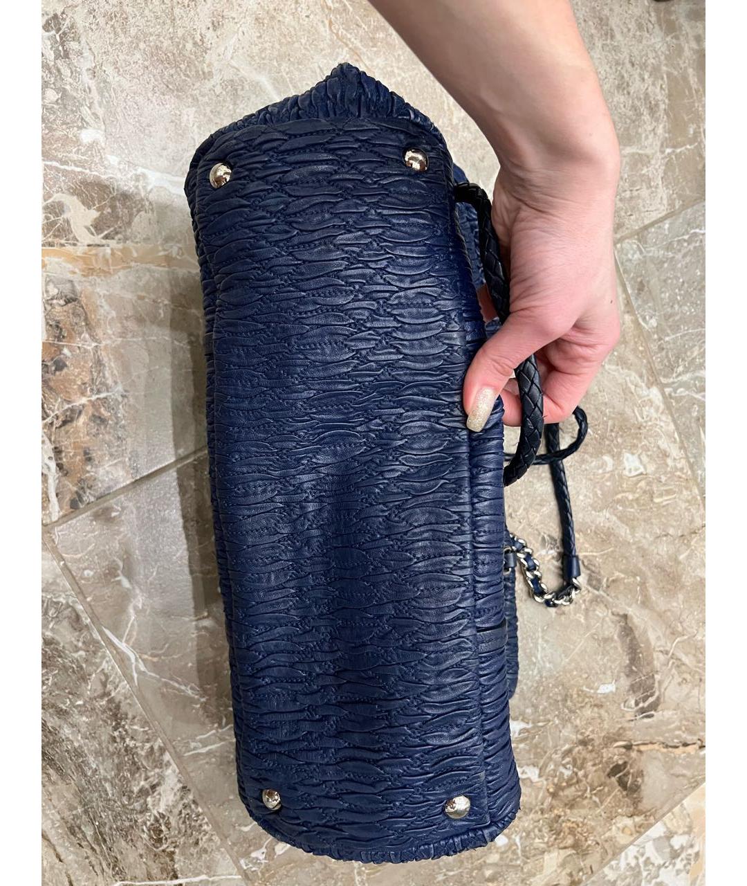 MIU MIU Темно-синяя кожаная сумка с короткими ручками, фото 3