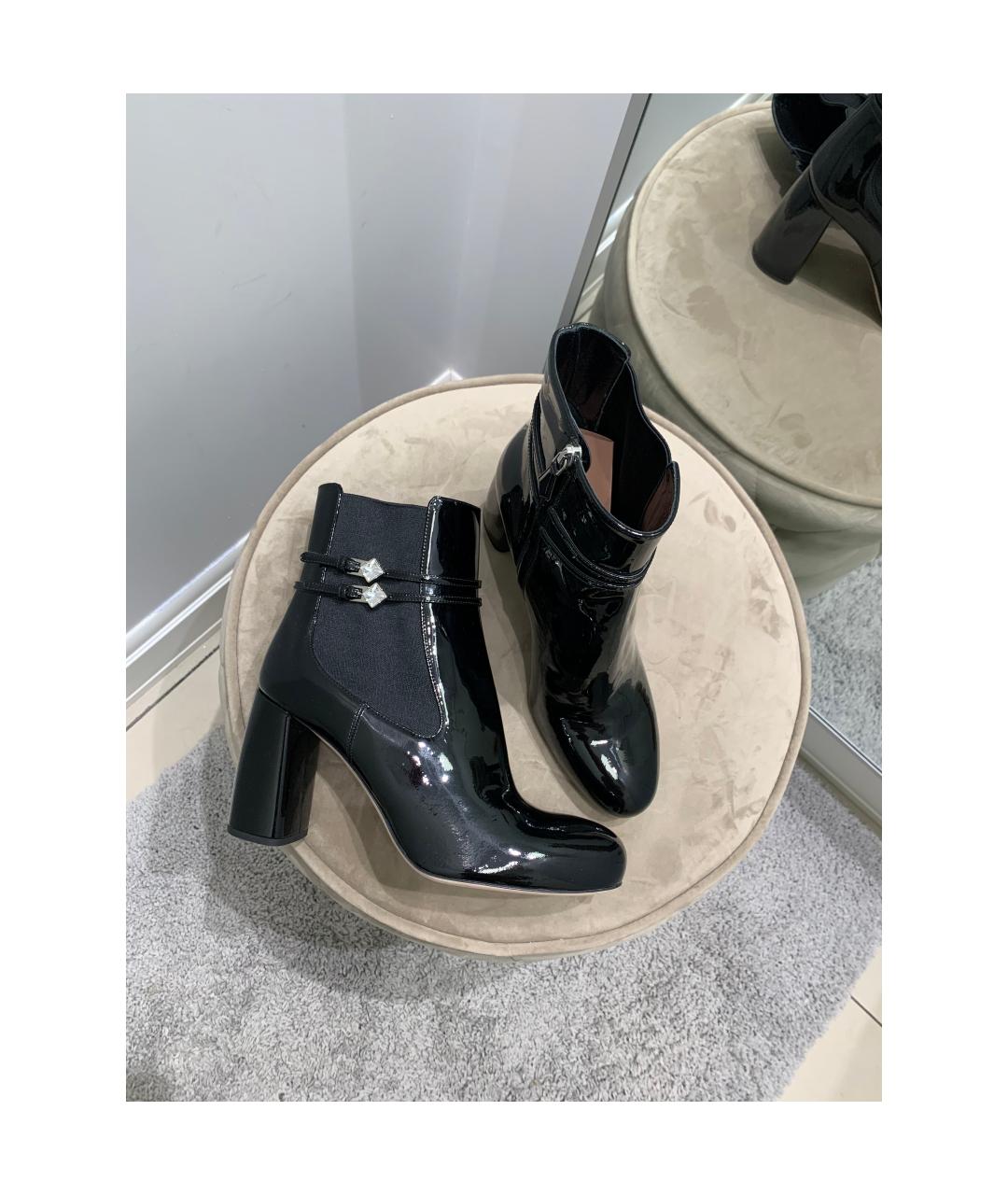 MIU MIU Черные ботильоны из лакированной кожи, фото 3