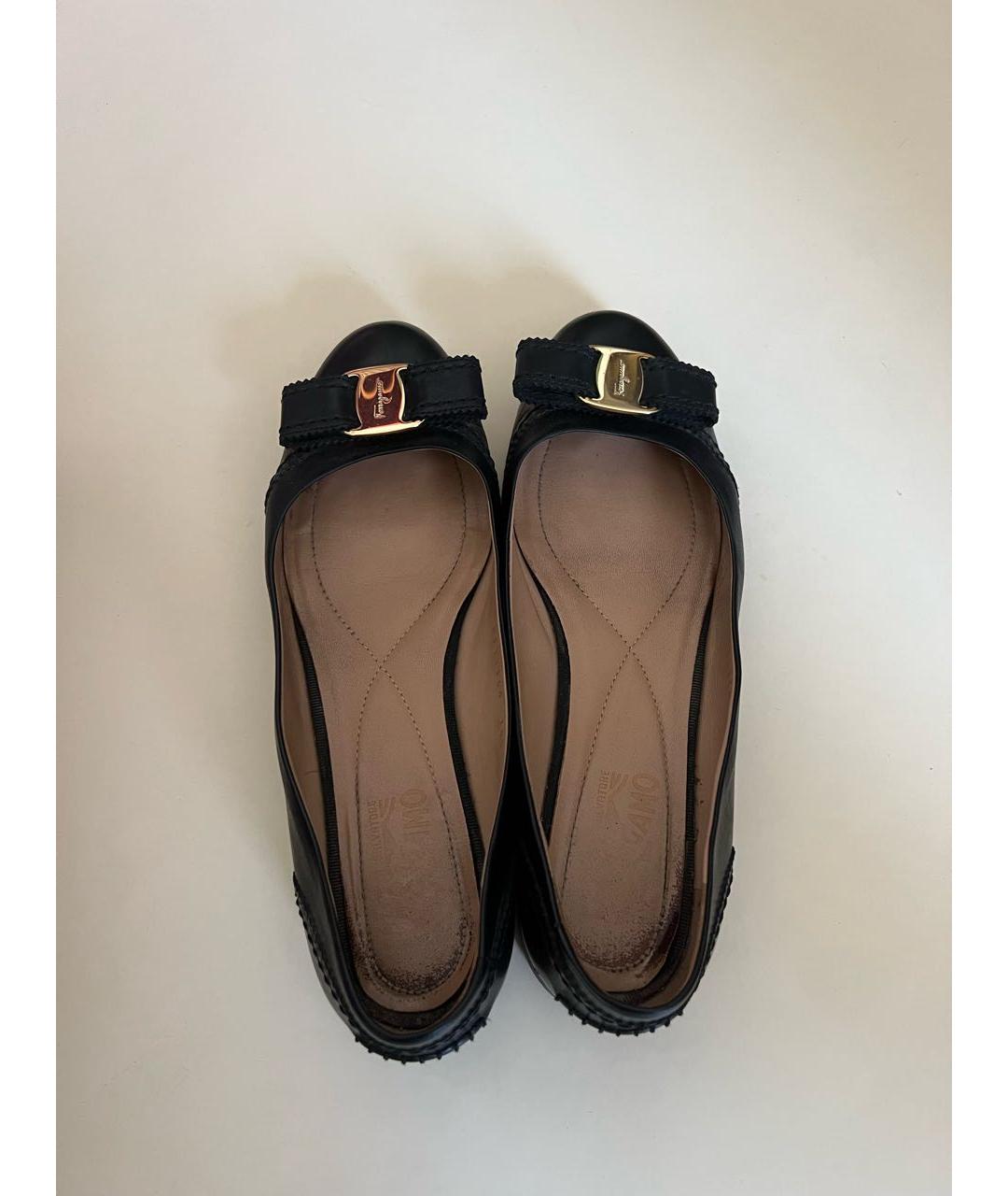 FERRAGAMO Черные кожаные балетки, фото 3