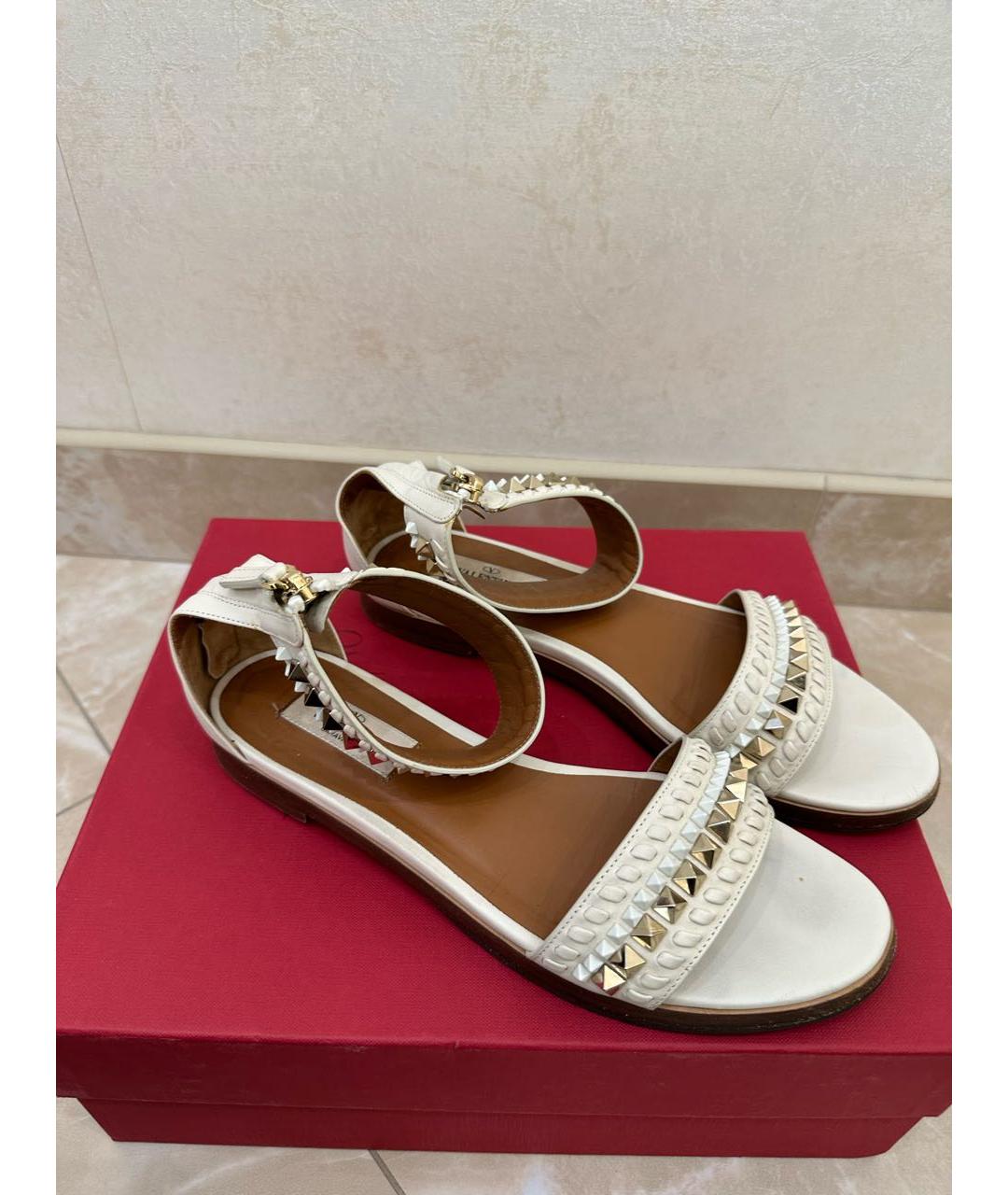 VALENTINO Бежевые кожаные босоножки, фото 3