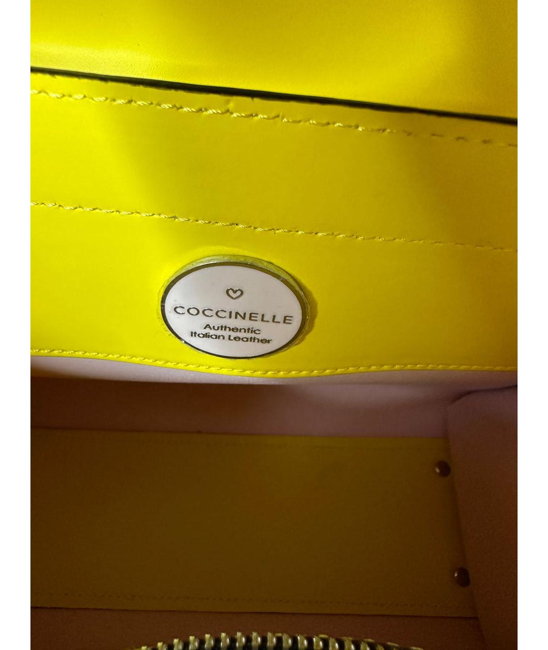 COCCINELLE Желтая кожаная сумка с короткими ручками, фото 4