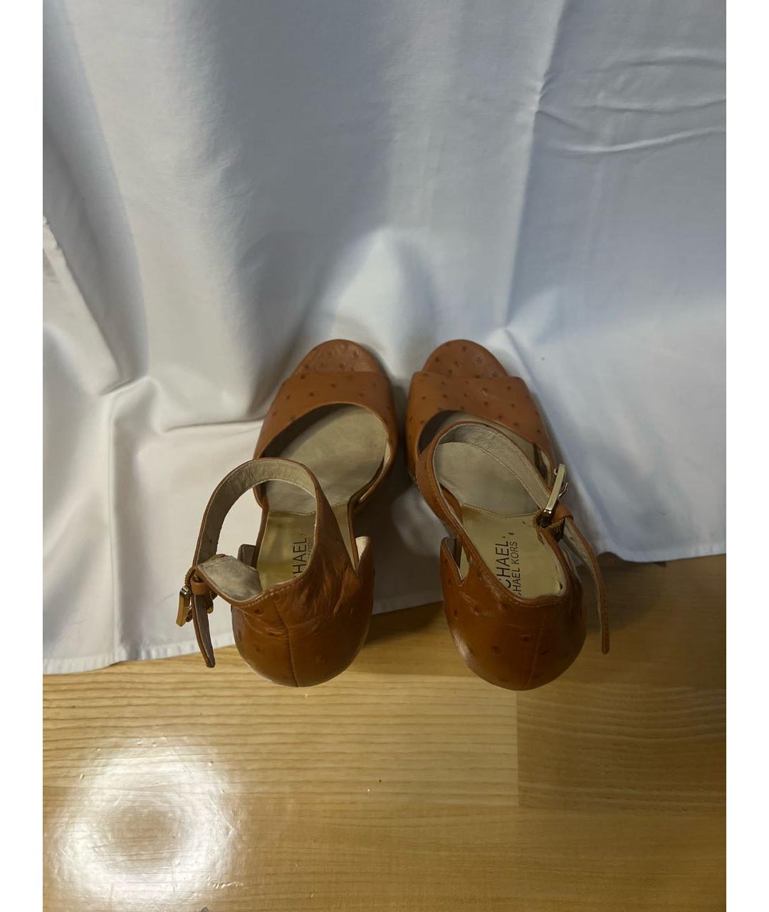 MICHAEL KORS Горчичные кожаные туфли, фото 3