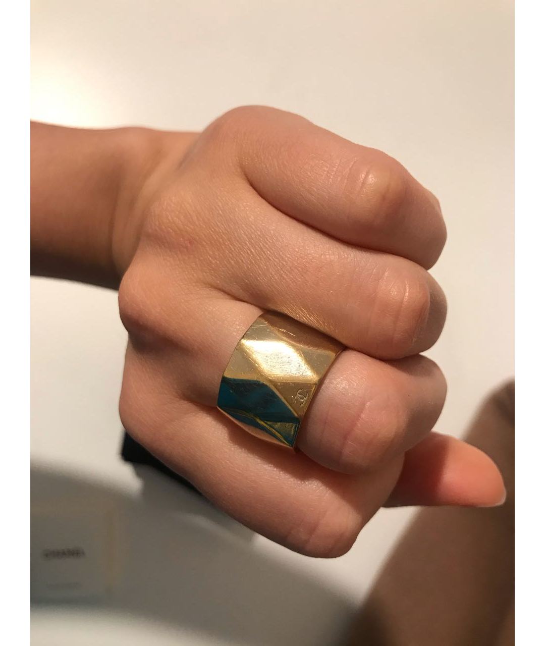 CHANEL PRE-OWNED Золотое латунное кольцо, фото 3