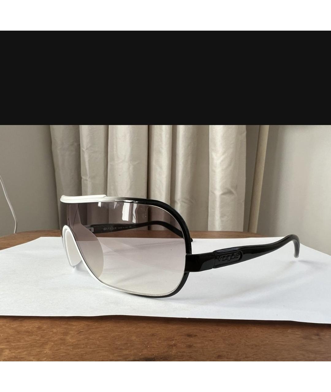 VOGUE EYEWEAR Серые пластиковые солнцезащитные очки, фото 2