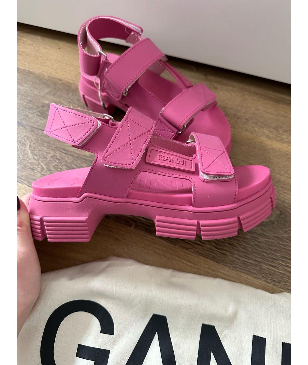 GANNI Розовые резиновые сандалии для женщин – купить онлайн с