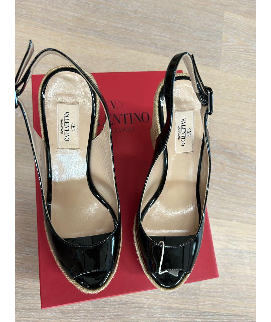 VALENTINO Черные босоножки из лакированной кожи, фото 5