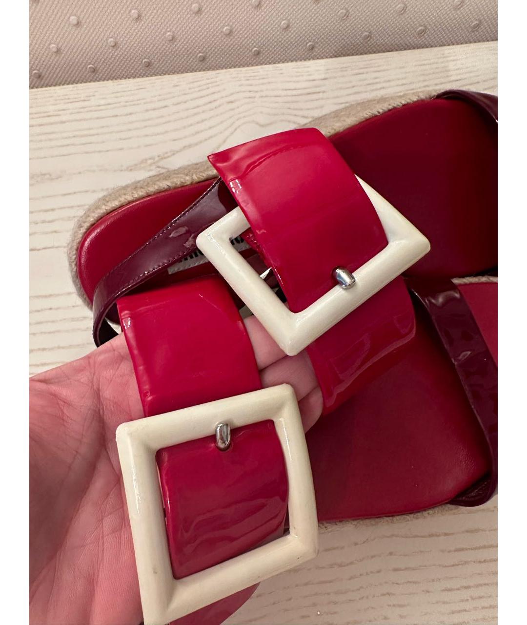 MIU MIU Красные сандалии из лакированной кожи, фото 5