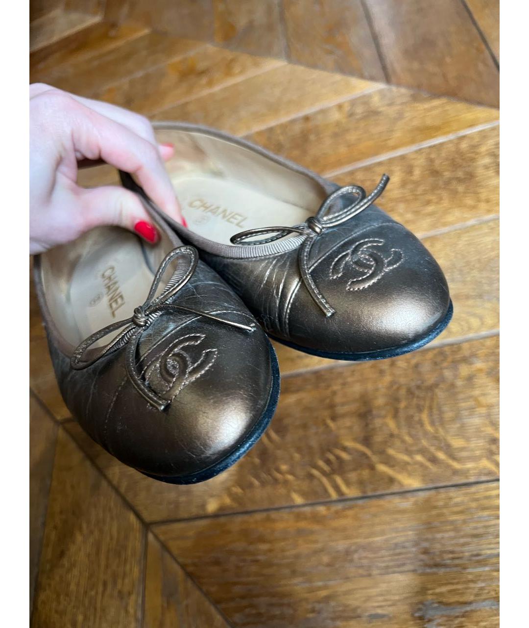 CHANEL PRE-OWNED Коричневые кожаные балетки, фото 4