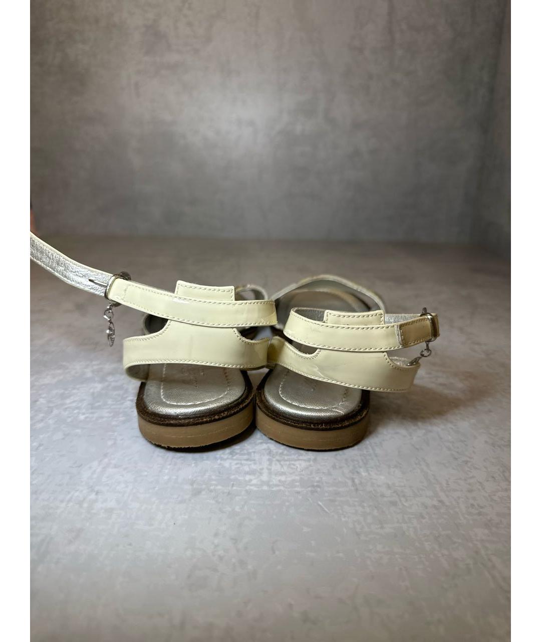 MISS BLUMARINE Серебряные кожаные сандалии и шлепанцы, фото 4