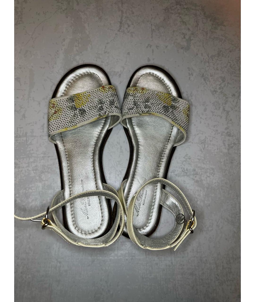 MISS BLUMARINE Серебряные кожаные сандалии и шлепанцы, фото 3