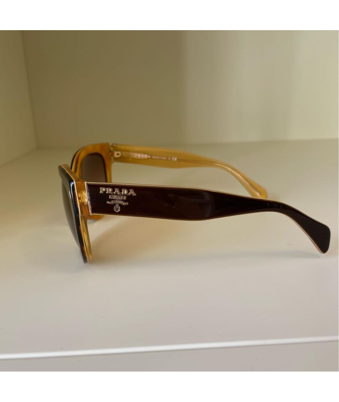 PRADA Коричневые пластиковые солнцезащитные очки, фото 2