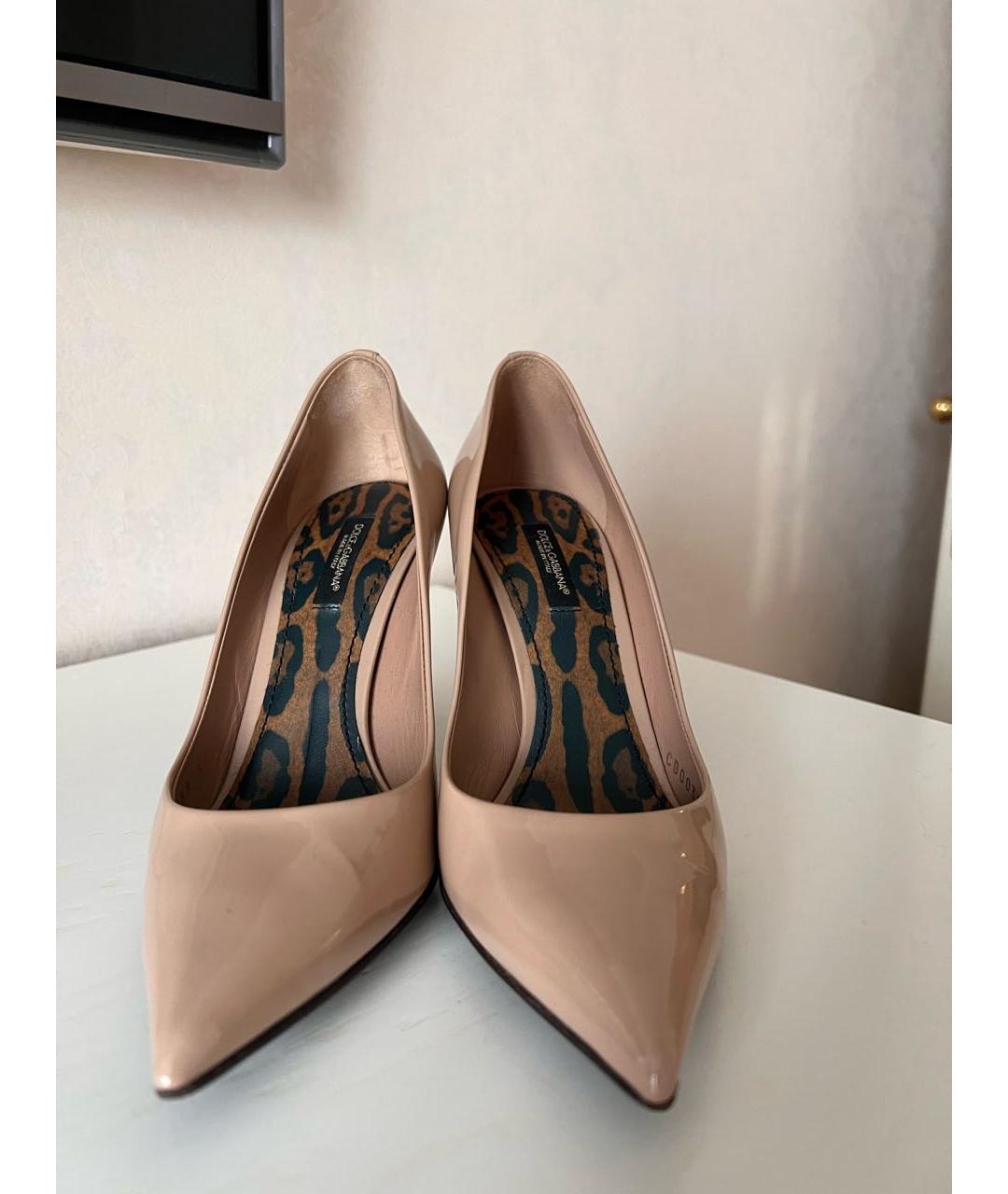 DOLCE&GABBANA Бежевые туфли из лакированной кожи, фото 2