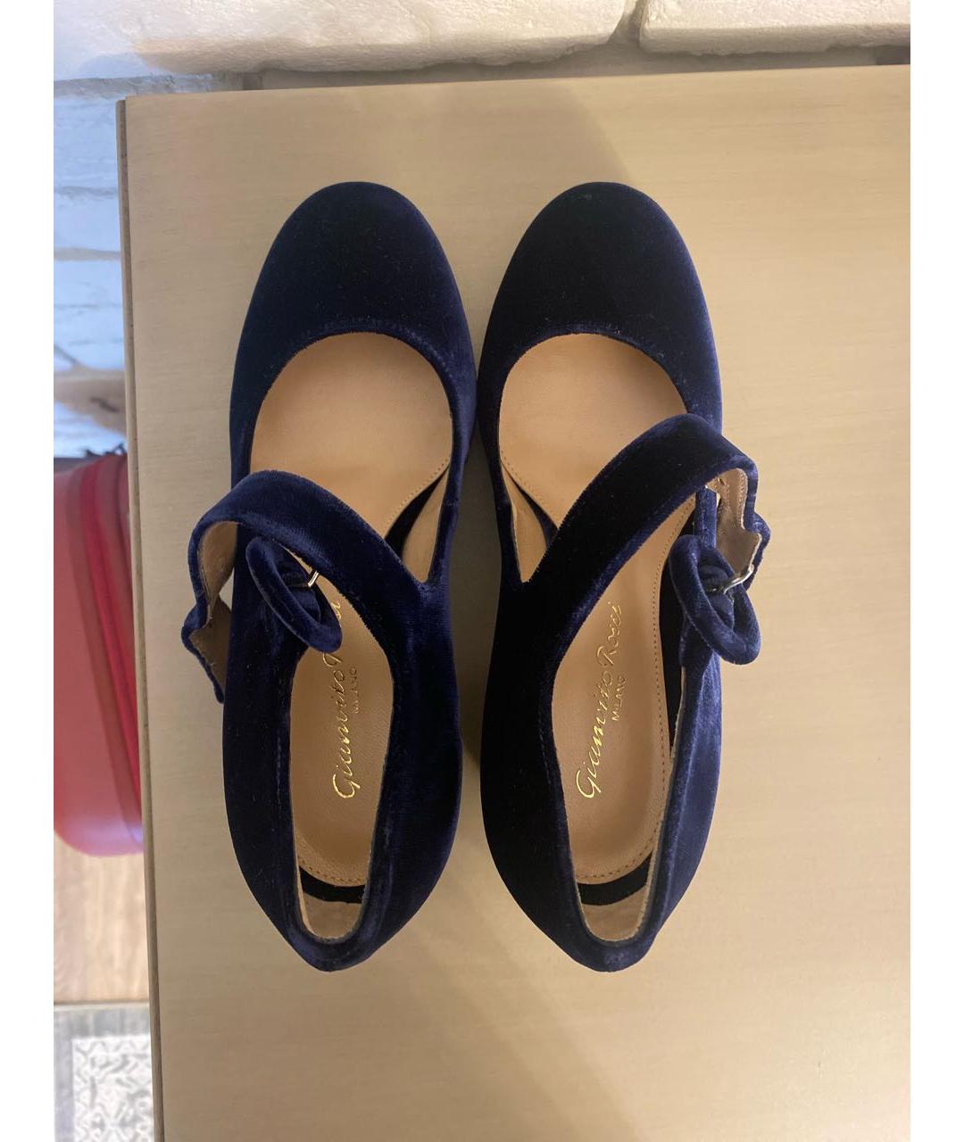 GIANVITO ROSSI Темно-синие бархатные туфли, фото 3