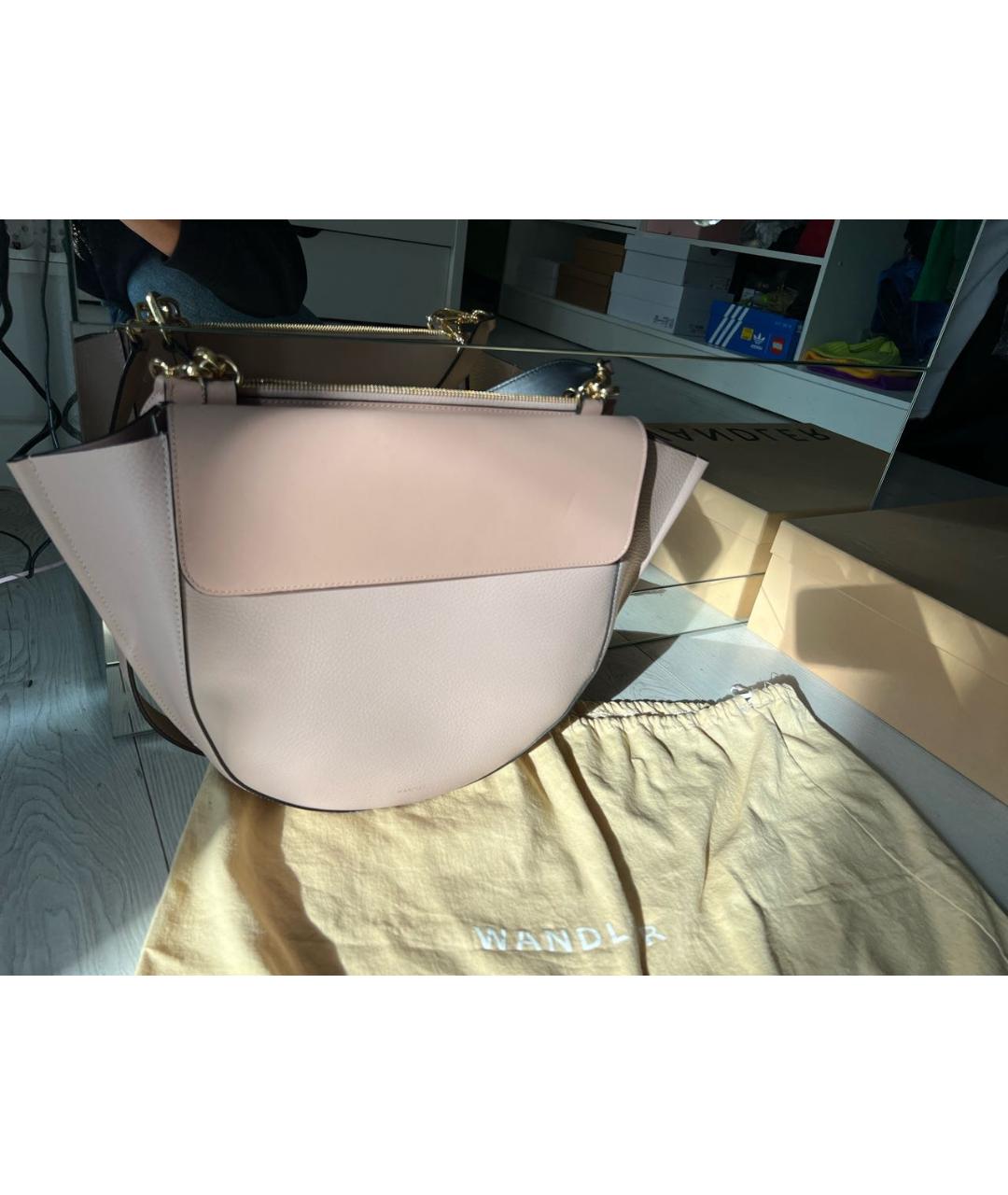 WANDLER Розовая кожаная сумка с короткими ручками, фото 5