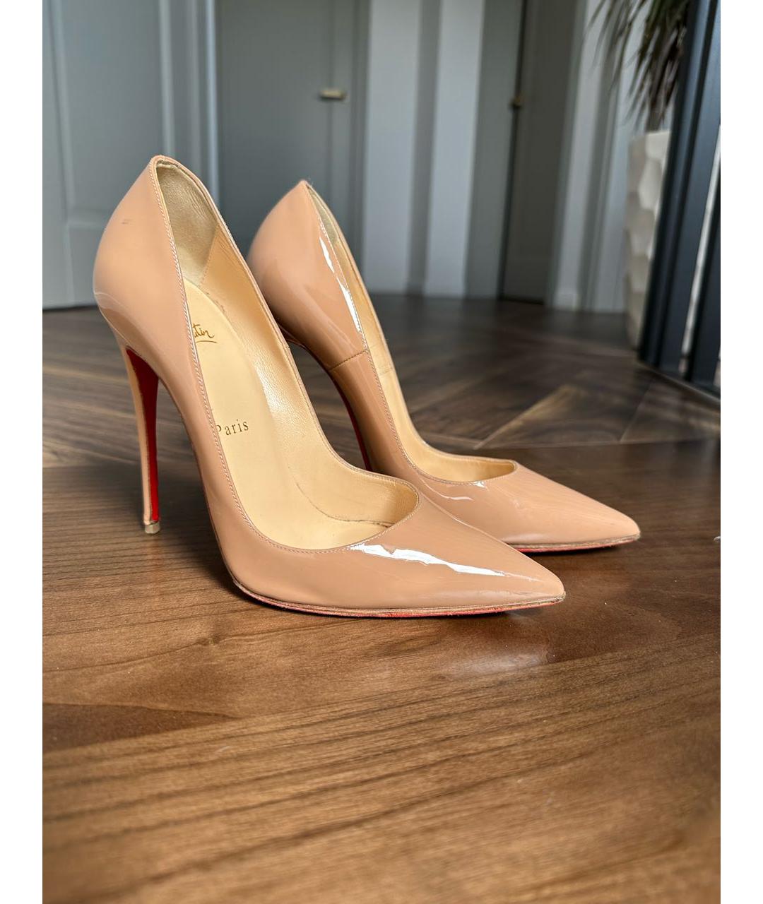 CHRISTIAN LOUBOUTIN Бежевые туфли из лакированной кожи, фото 5