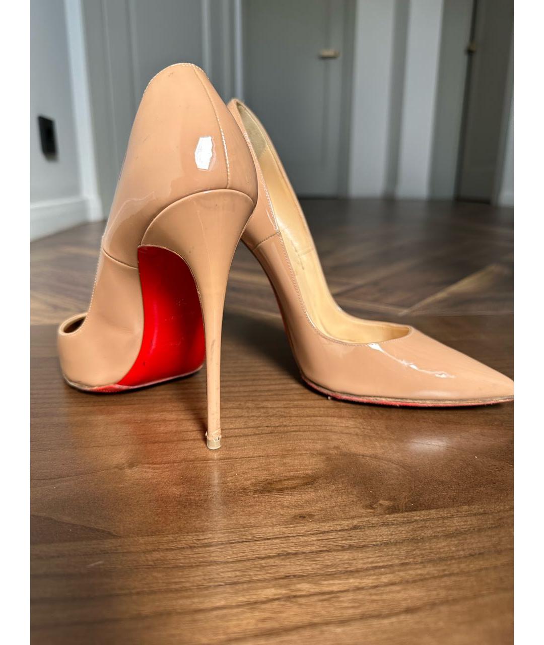CHRISTIAN LOUBOUTIN Бежевые туфли из лакированной кожи, фото 2