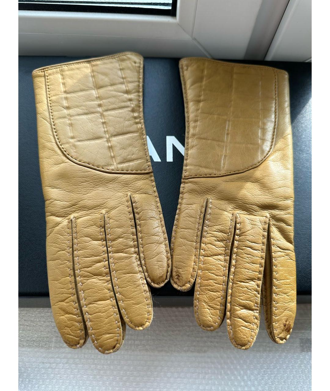 CHANEL PRE-OWNED Горчичные кожаные перчатки, фото 9