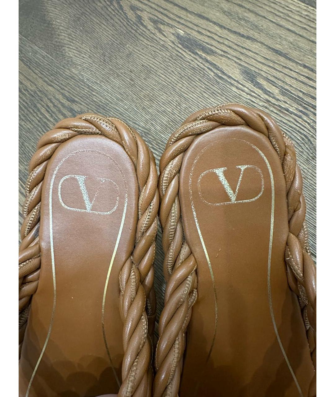 VALENTINO Коричневые кожаные сандалии, фото 4