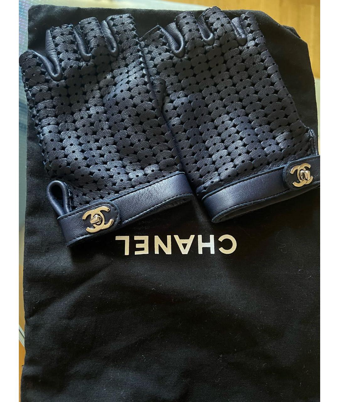 CHANEL Синие кожаные митенки, фото 3