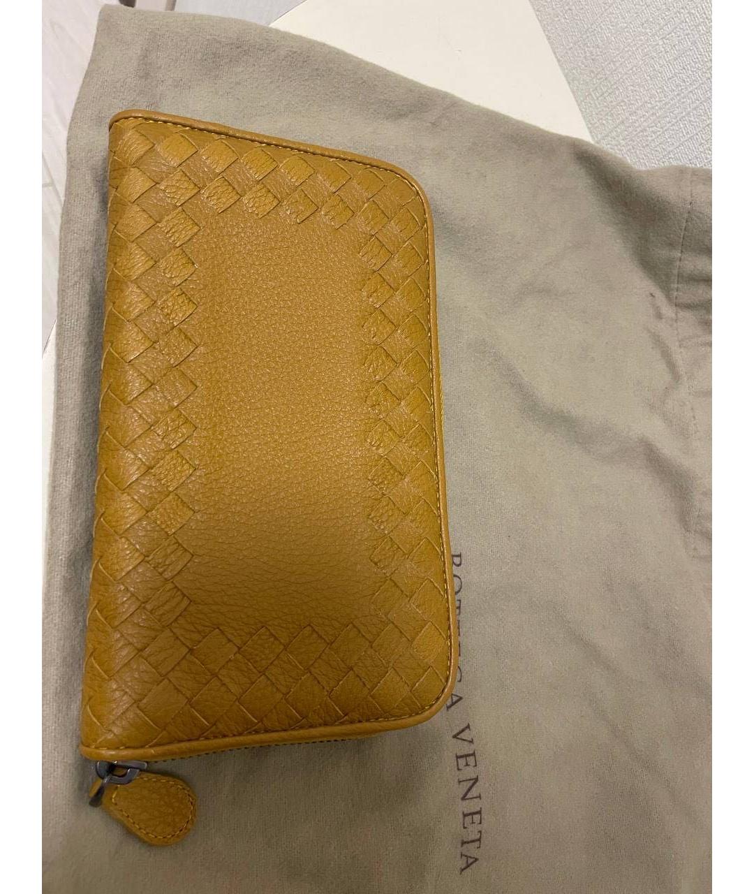 BOTTEGA VENETA Горчичный кожаный кошелек, фото 3