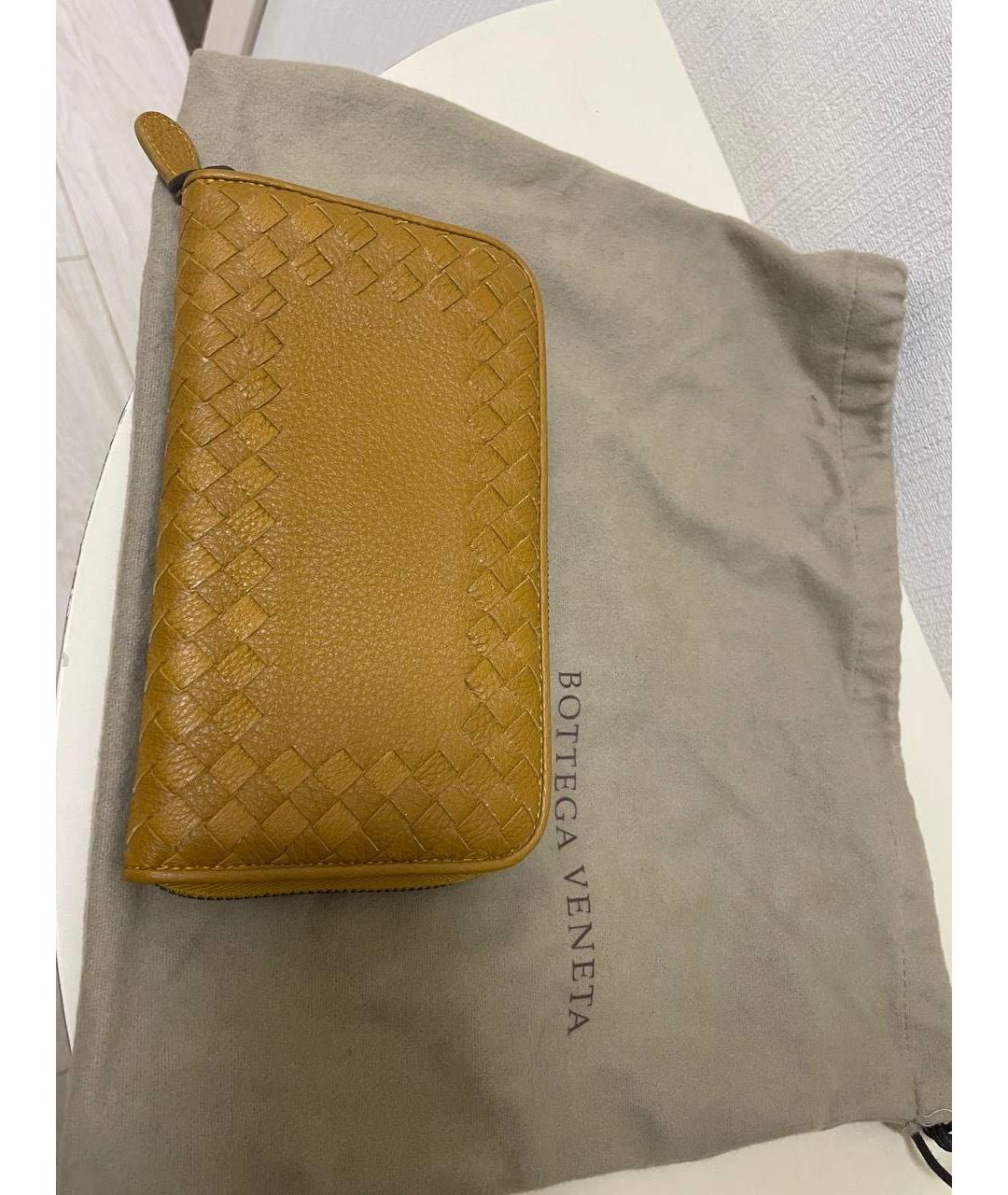 BOTTEGA VENETA Горчичный кожаный кошелек, фото 5