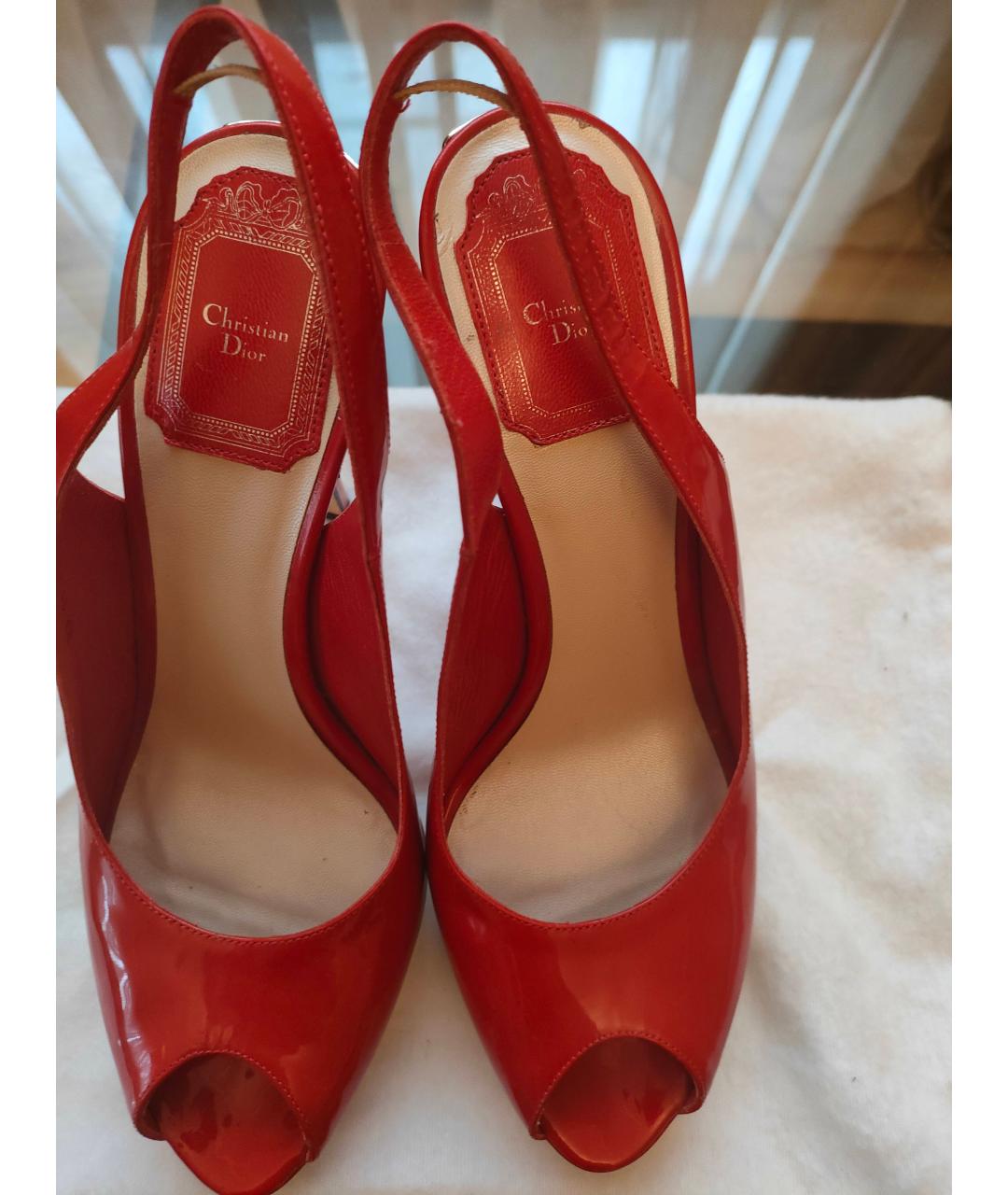 CHRISTIAN DIOR Красные босоножки из лакированной кожи, фото 3