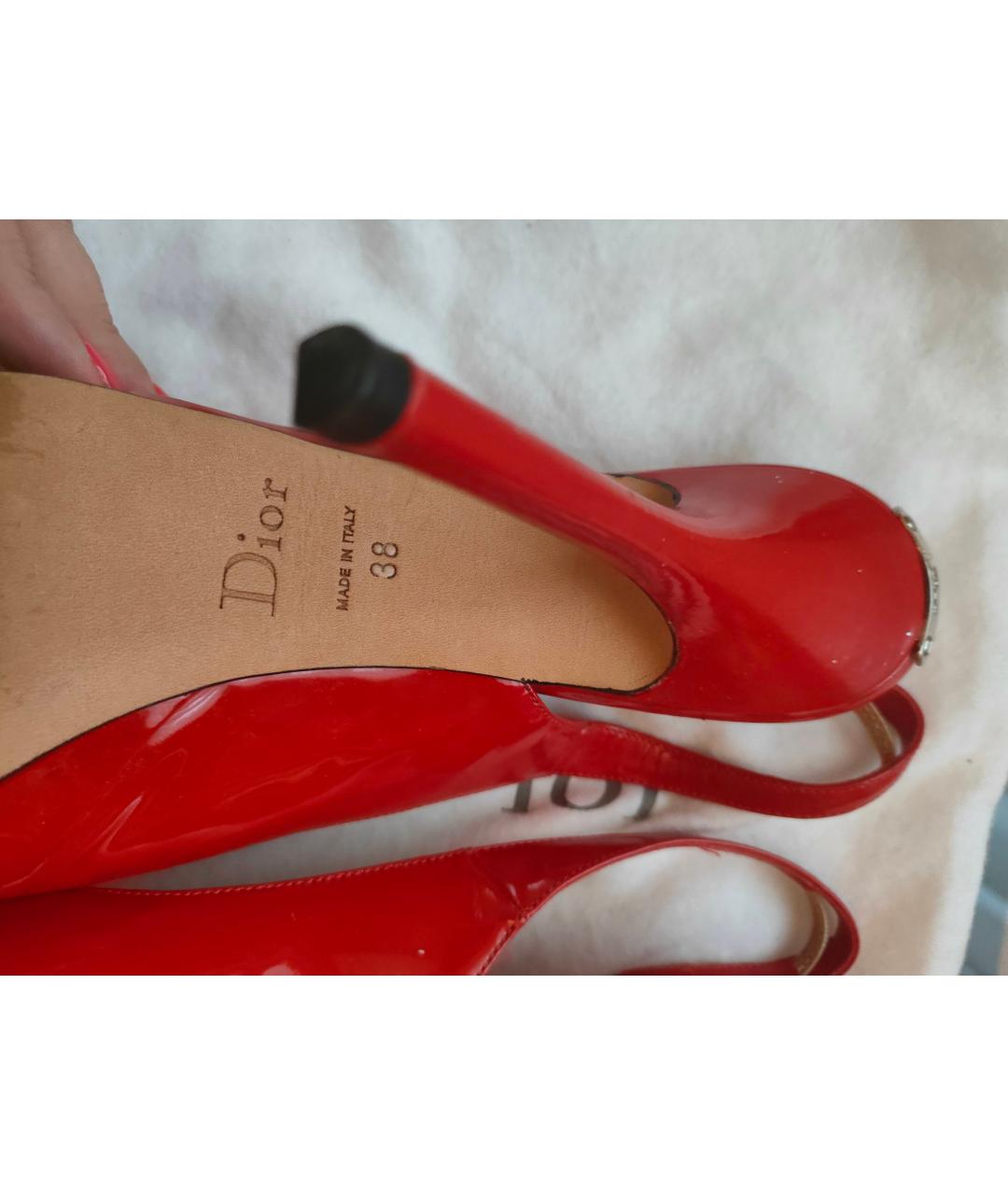 CHRISTIAN DIOR Красные босоножки из лакированной кожи, фото 6