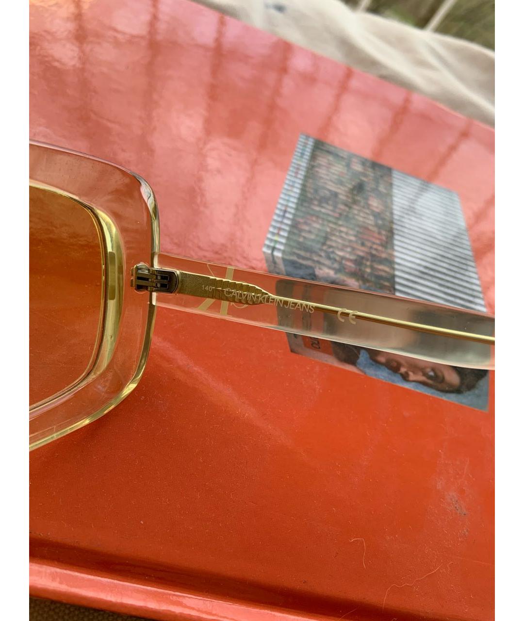 CALVIN KLEIN Желтые пластиковые солнцезащитные очки, фото 5