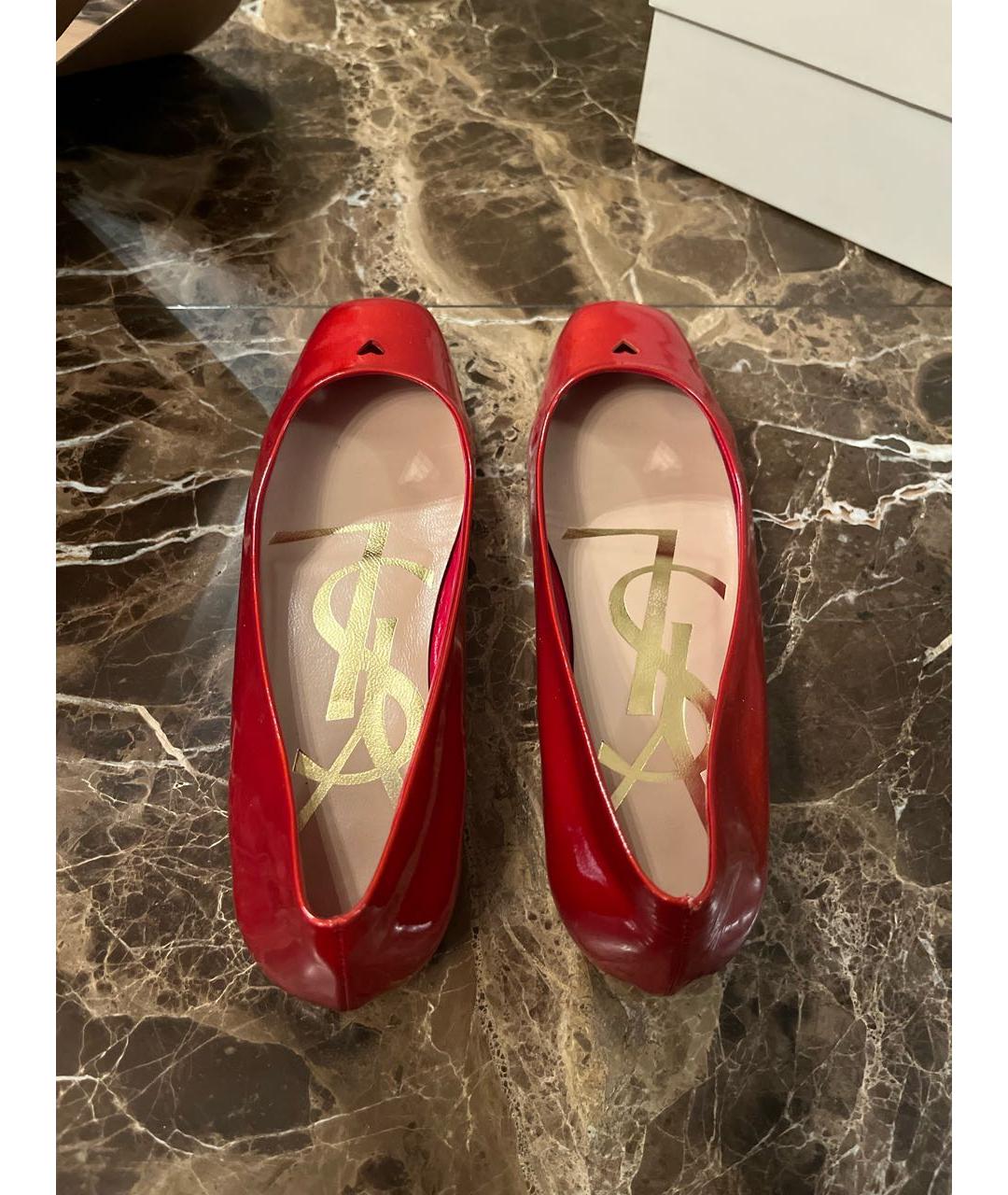 YVES SAINT LAURENT VINTAGE Красные лодочки на низком каблуке из лакированной кожи, фото 3