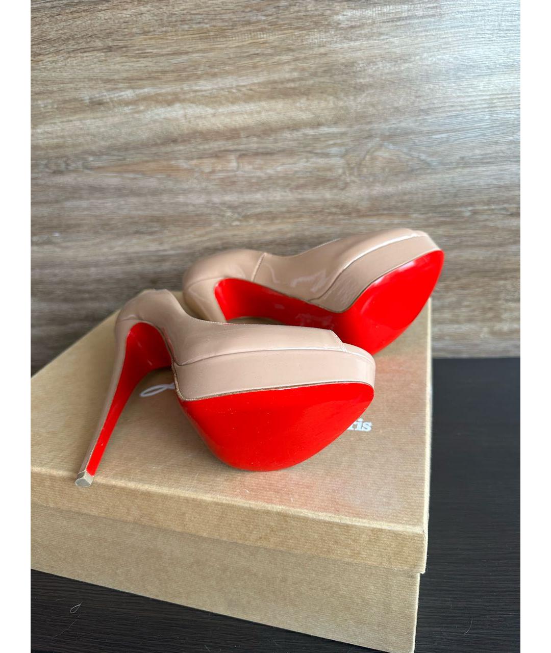 CHRISTIAN LOUBOUTIN Бежевые кожаные туфли, фото 4