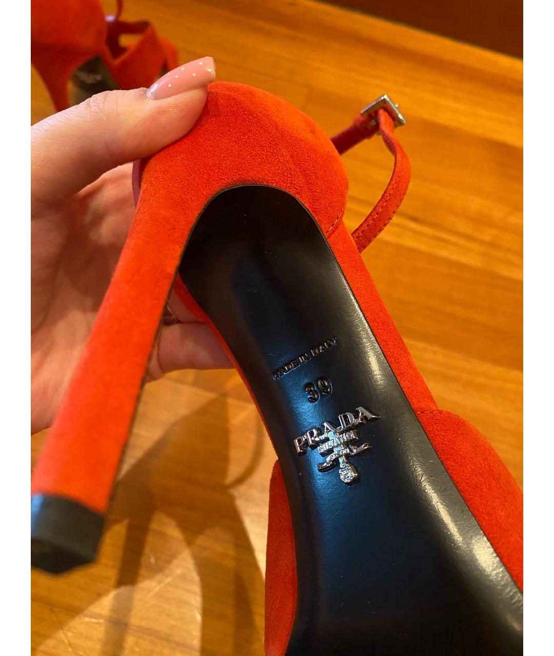 PRADA Красные замшевые босоножки, фото 5