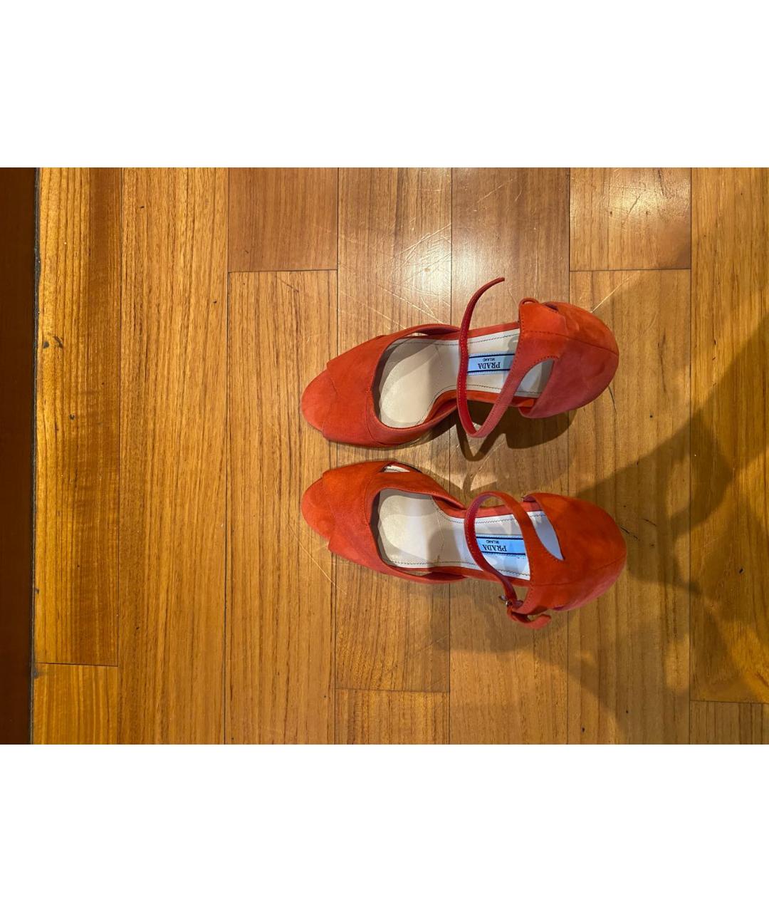 PRADA Красные замшевые босоножки, фото 3