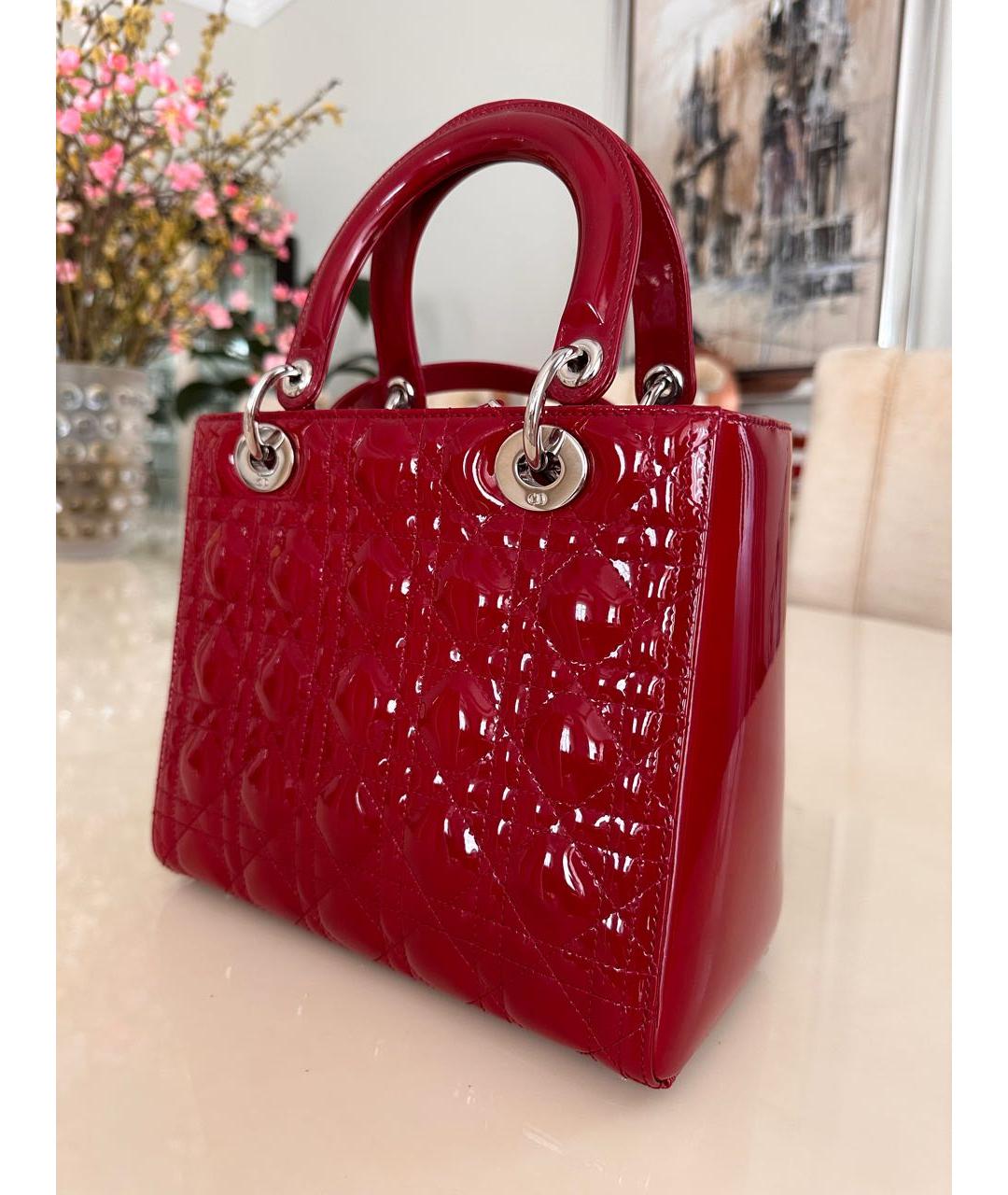 CHRISTIAN DIOR Красная сумка с короткими ручками из лакированной кожи, фото 2