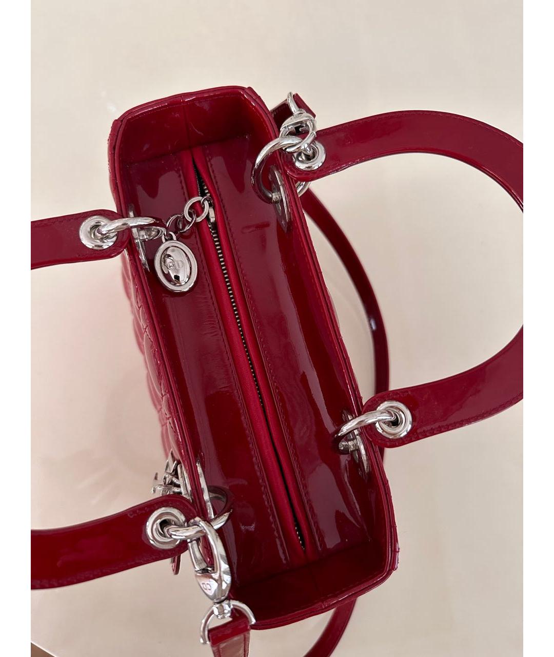 CHRISTIAN DIOR Красная сумка с короткими ручками из лакированной кожи, фото 4