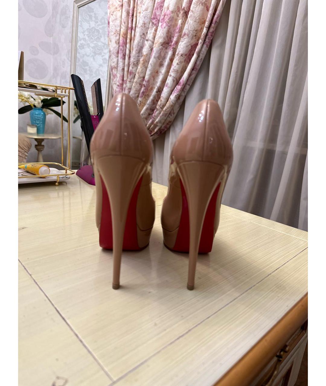 CHRISTIAN LOUBOUTIN Бежевые кожаные босоножки, фото 3