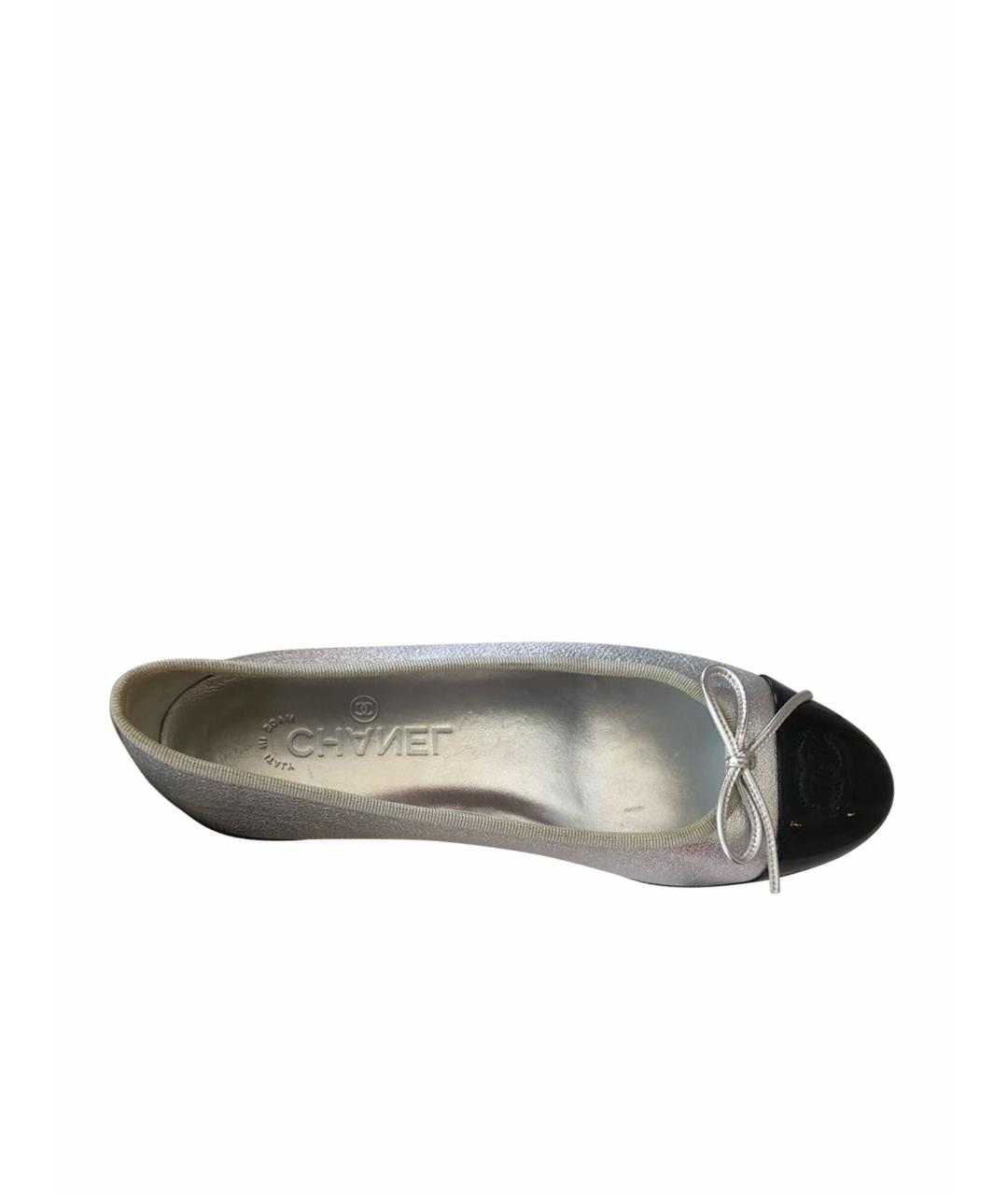CHANEL PRE-OWNED Серебряные кожаные балетки, фото 1
