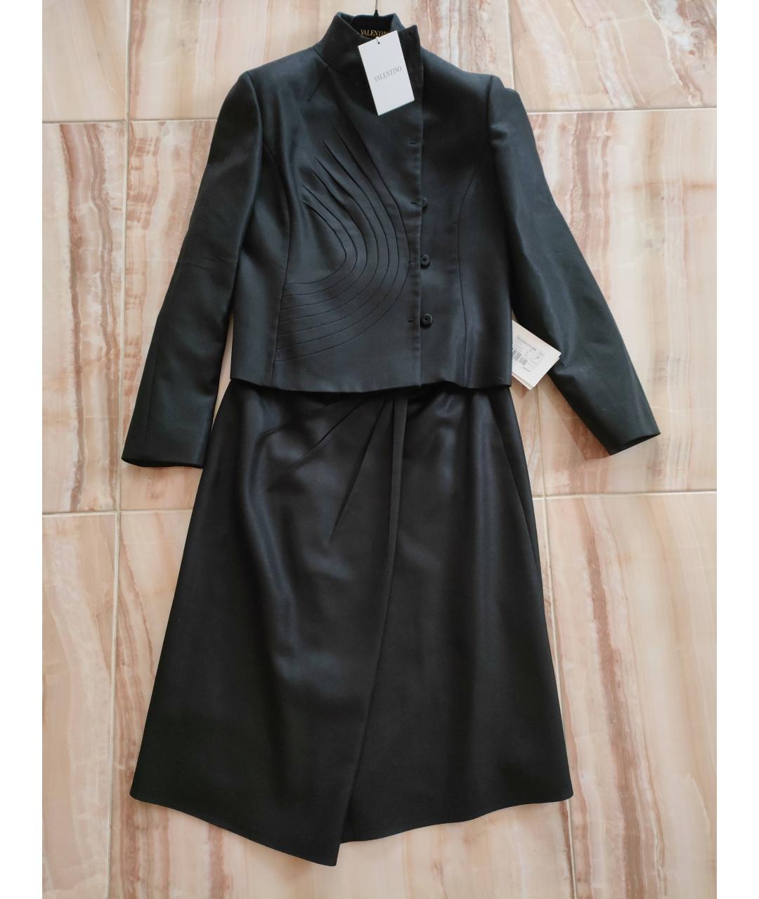 VALENTINO Черный шерстяной костюм с юбками, фото 3