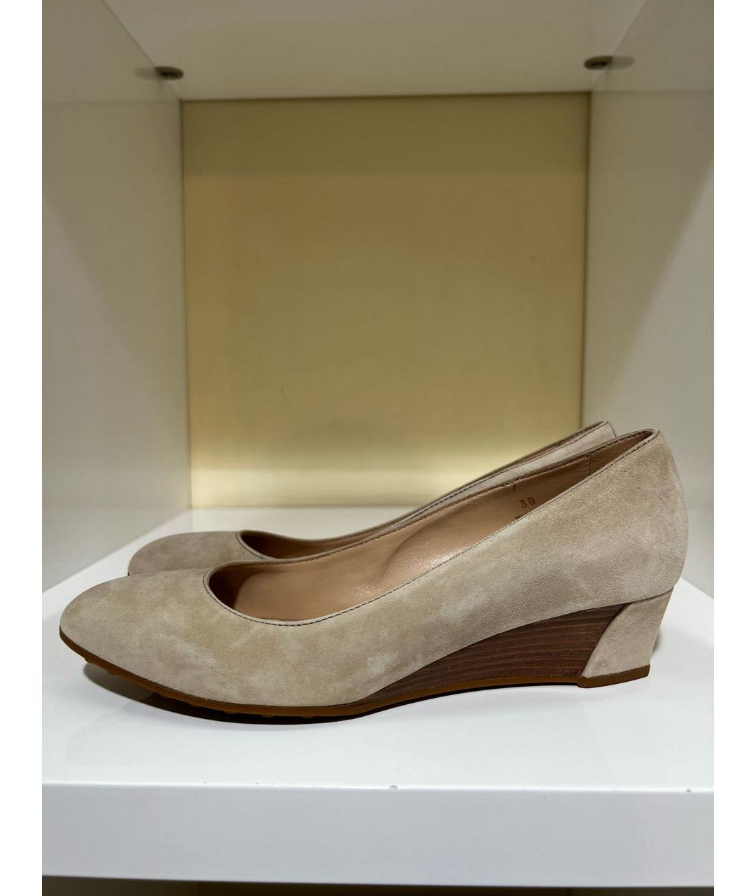 TOD'S Бежевые замшевые лодочки на низком каблуке, фото 6