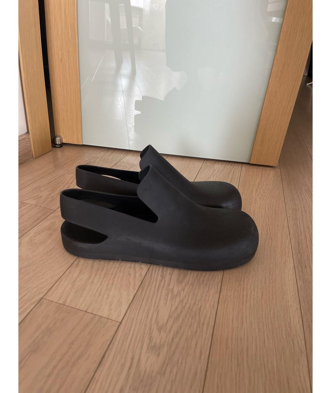 BOTTEGA VENETA Черные резиновые сандалии, фото 3