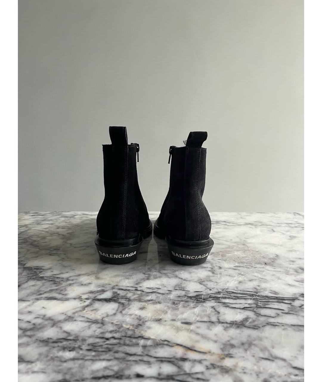 BALENCIAGA Черные замшевые ботинки, фото 4