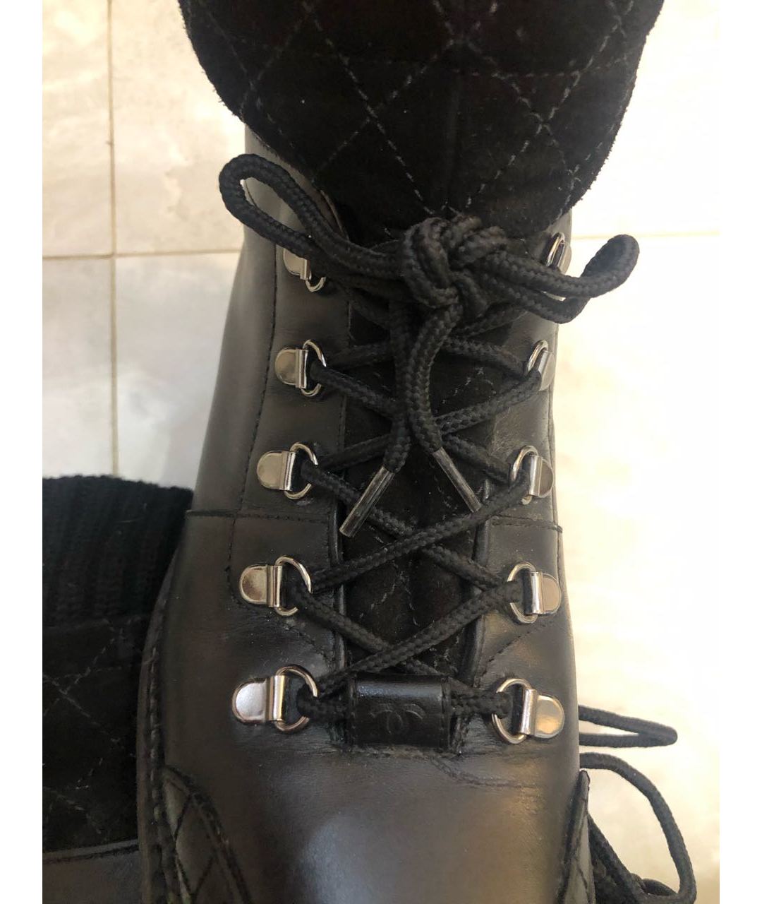 CHANEL PRE-OWNED Черные кожаные высокие кроссовки / кеды, фото 2