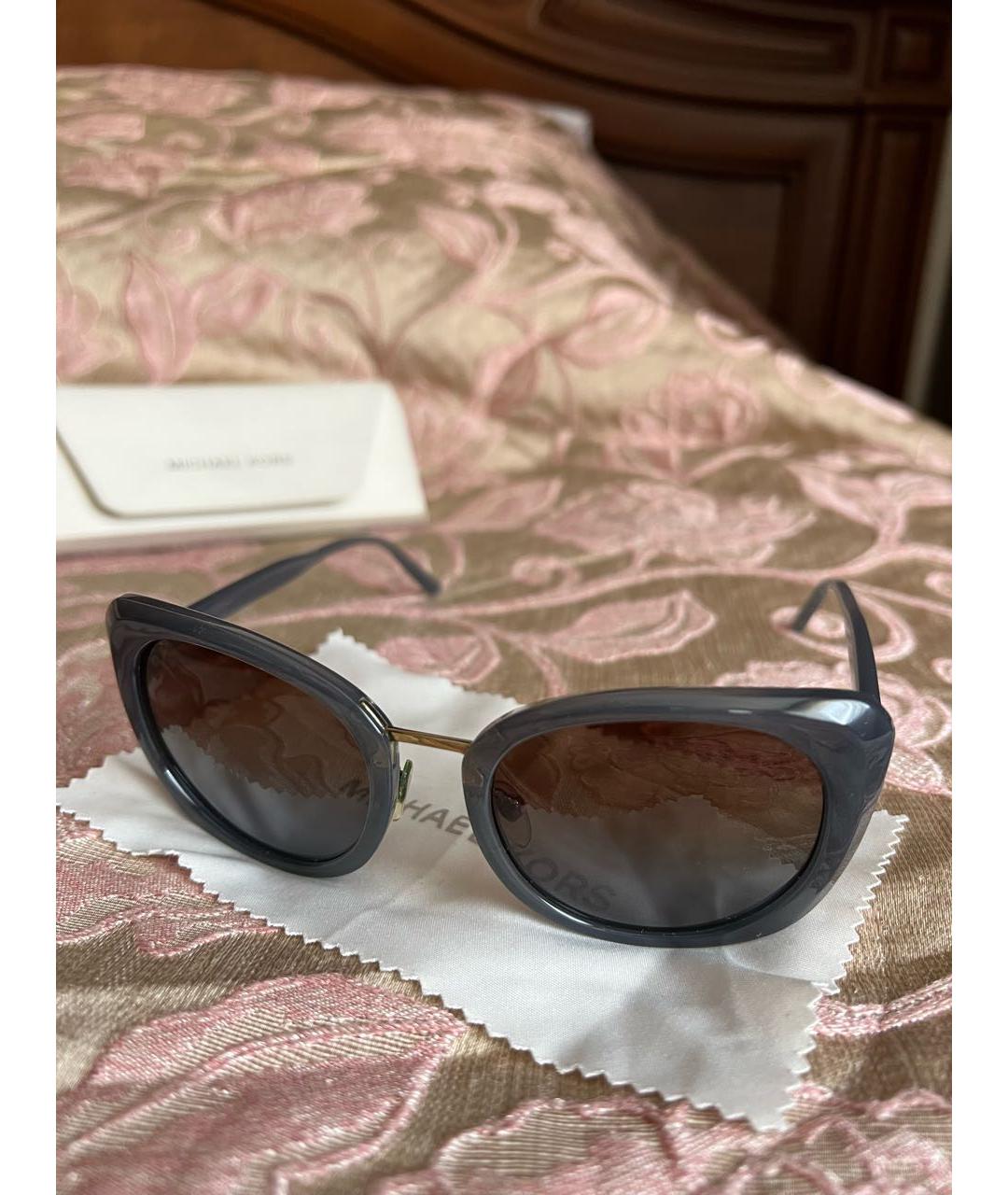 MICHAEL KORS Антрацитовые пластиковые солнцезащитные очки, фото 4