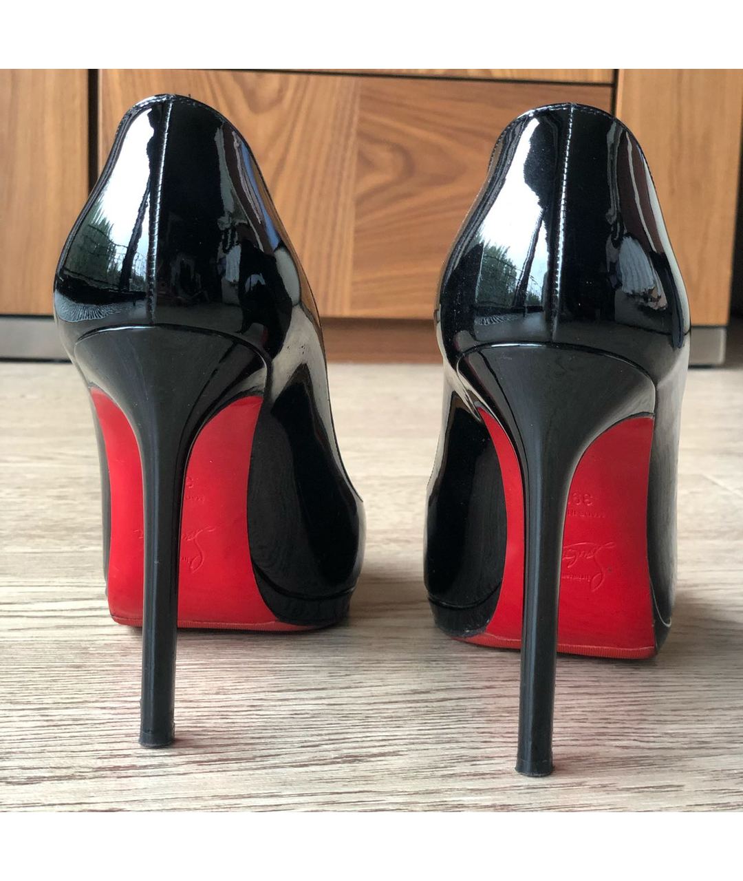 CHRISTIAN LOUBOUTIN Черные туфли из лакированной кожи, фото 2