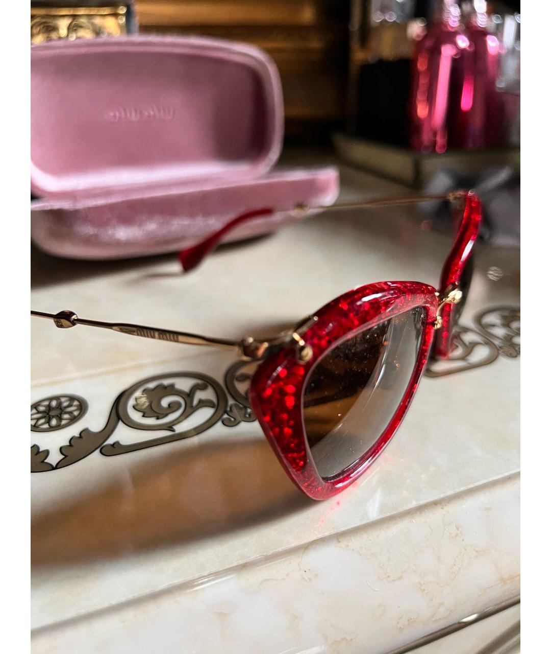 MIU MIU Красные пластиковые солнцезащитные очки, фото 3